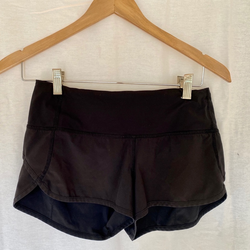 Lululemon black 2.5” shorts size 4